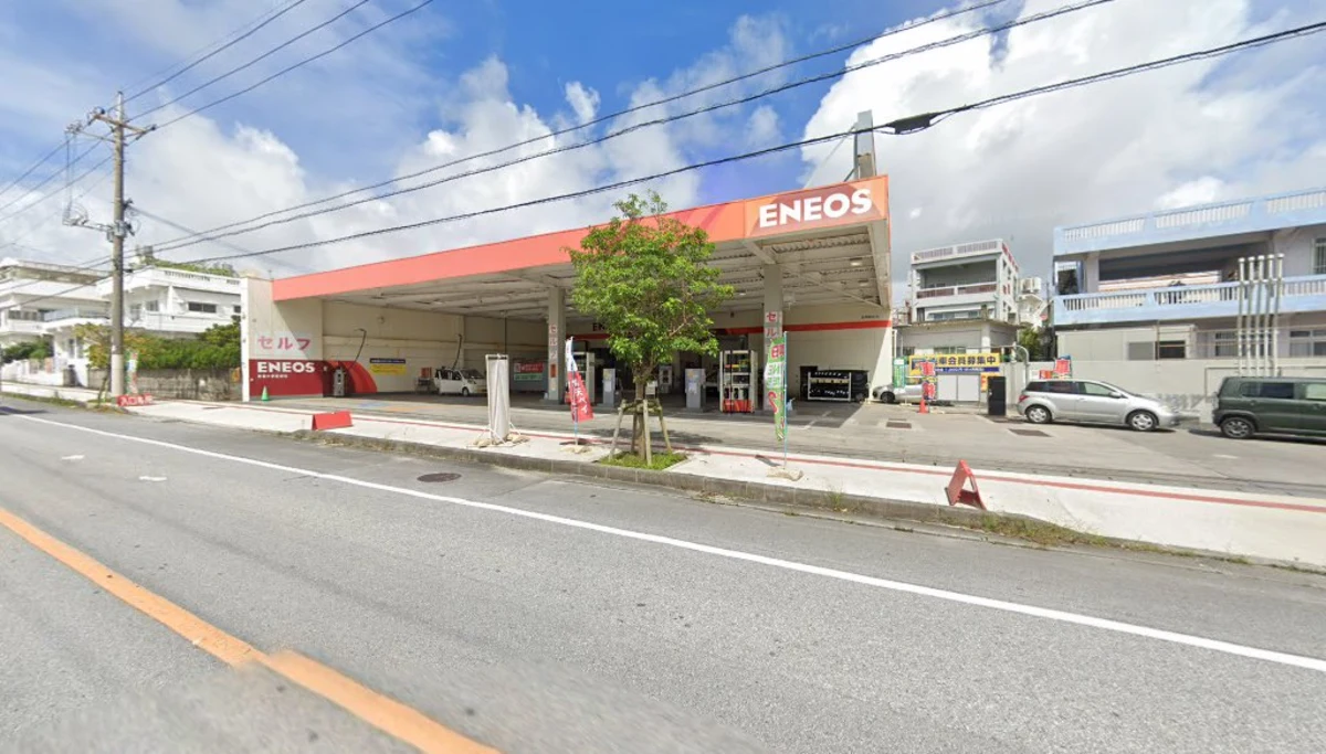 かねひで車検 宮里小学校前店(ENEOS)(沖縄市)の外観