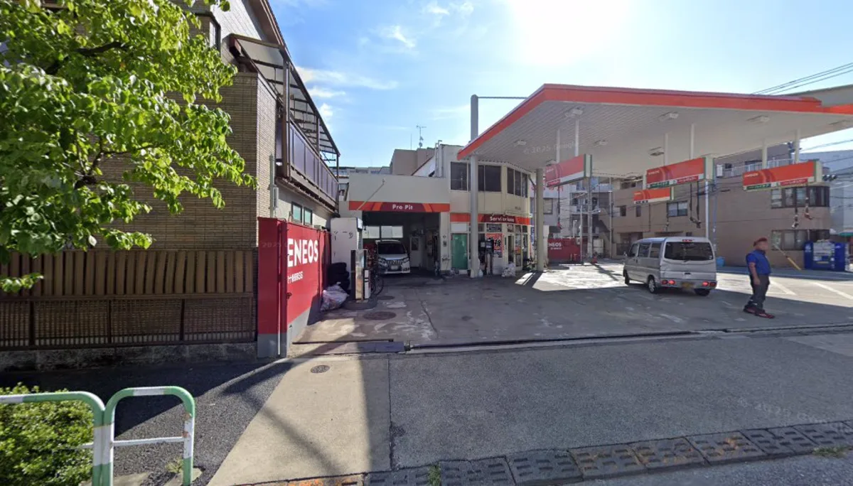 ENEOS 東十条駅前SS(北区)の外観