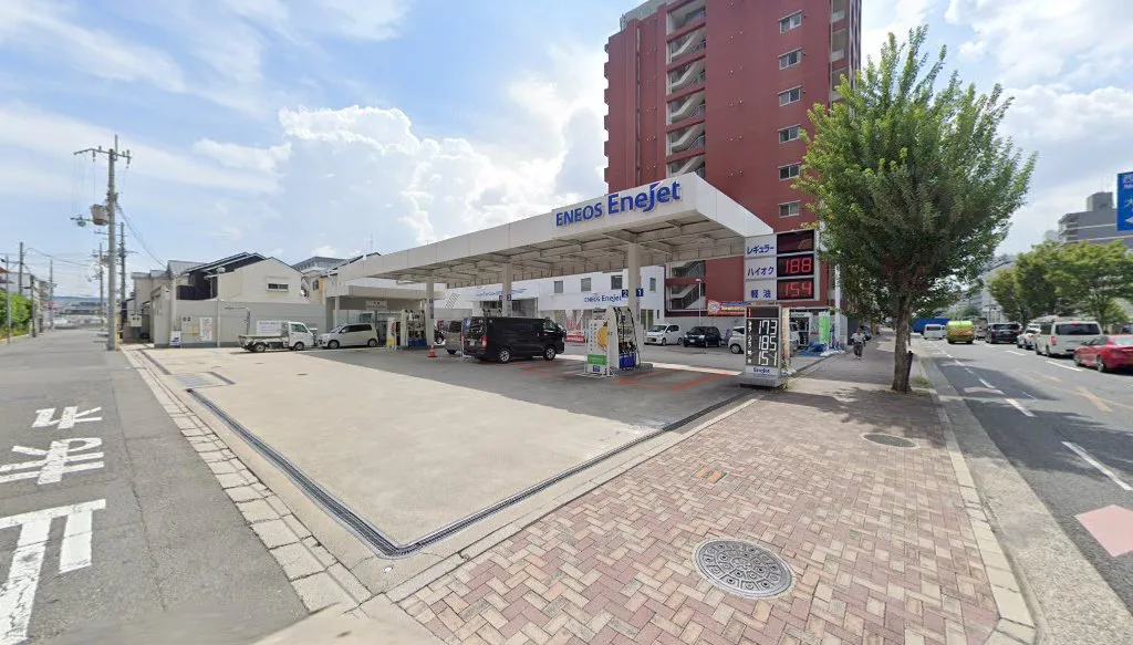 セルフ西大路店(滋賀石油)(右京区西院高田町)の外観